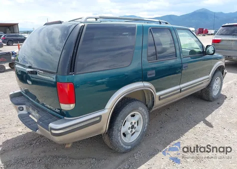 1998 Chevrolet Blazer Ls from USA, damaged, VIN 1GNDT13W8W2164101